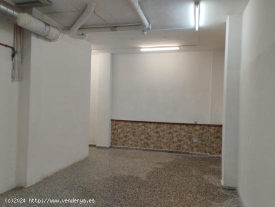 LOCAL COMERCIAL TOTALMENTE INSTALADO EN VENTA Y ALQUILER - ALMERIA