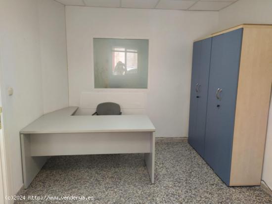 LOCAL COMERCIAL TOTALMENTE INSTALADO EN VENTA Y ALQUILER - ALMERIA