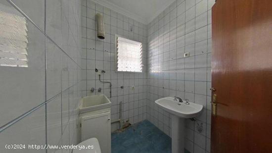 OPORTUNIDAD CASA EN CALLE PERNICHE LOS PALACIOS - SEVILLA