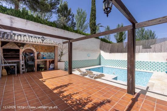 MARAVILLOSA CASA EN LÁCHAR CON 4 HABITACIONES, 4 BAÑOS, PISCINA Y AMPLIO GARAJE. - GRANADA