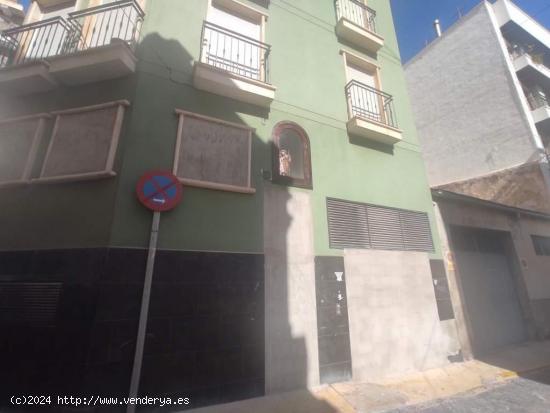 Venta de 4 Pisos + 2 Dúplex + 12 Garajes en Calle SIERRA Nº 2 Crevillente - ALICANTE