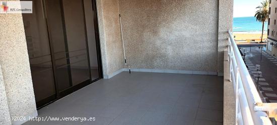 APARTAMENTO EN EDIFICIO EN PRIMERA LINEA DE PLAYA - CASTELLON