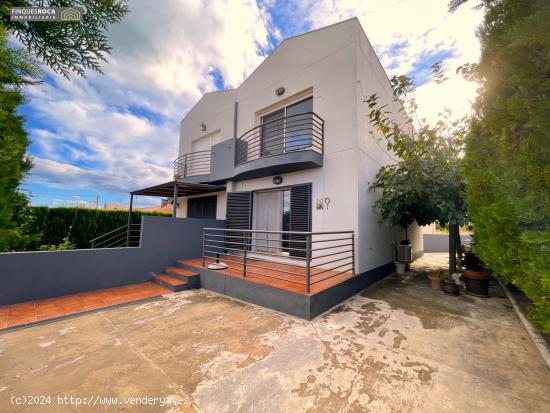  Fantastica Casa Unifamiliar Adosada, de 3 Dormitorios, Baño, Aseo y Terraza de 100 m2 - TARRAGONA 