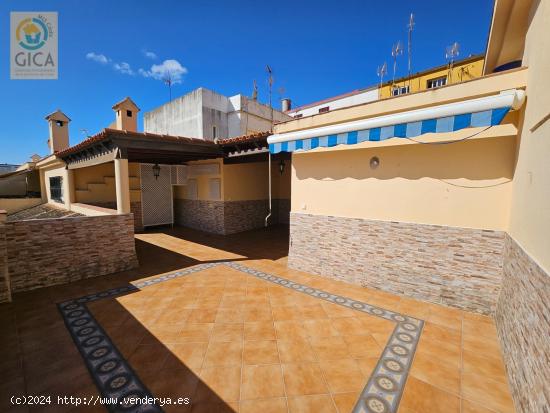 PRECIOSA CASA ADOSADA EN EL CENTRO DE ALGECIRAS - CADIZ