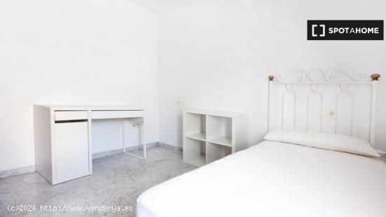 Habitación en piso compartido en Triana, Sevilla - SEVILLA