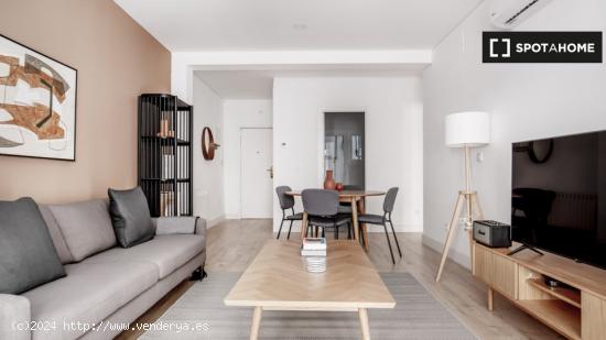 Apartamento de 3 dormitorios en alquiler en Ciutat Vella - BARCELONA