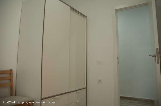 Se alquila habitación en apartamento de 4 dormitorios en Lavapiés, Madrid - MADRID