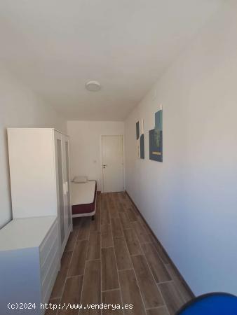  Alquiler de habitaciones en piso de 5 dormitorios en El Calvari - VALENCIA 