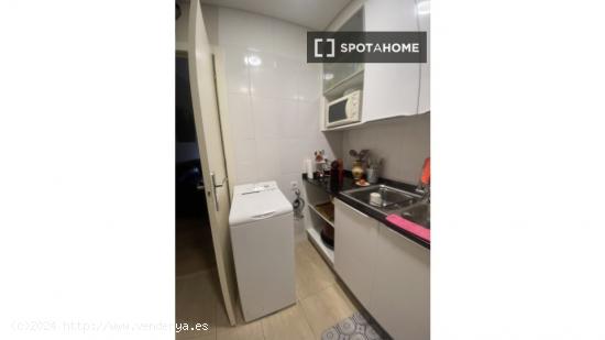 Habitación en piso compartido en barcelona. - BARCELONA