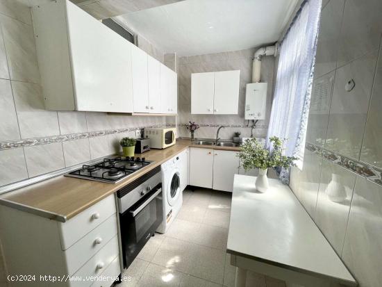 Apartamento entero de 3 dormitorios en Sevilla - SEVILLA