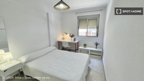 Habitación en piso compartido en Sevilla - SEVILLA