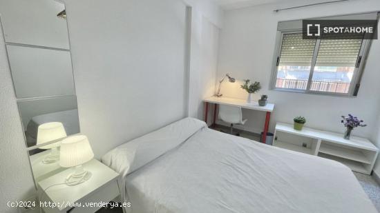 Habitación en piso compartido en Sevilla - SEVILLA