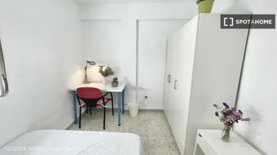 Habitación en piso compartido en Sevilla - SEVILLA