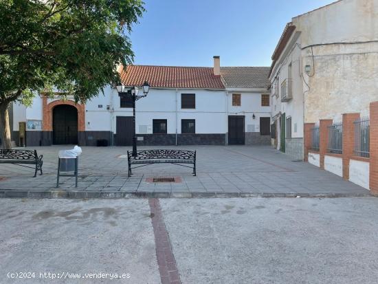 Se Vende en Ventas de Huelma - GRANADA