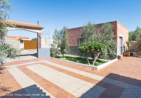 VENTA DE CASA CON PARCELA EN PECHINA - ALMERIA