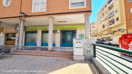  SE VENDE LOCAL COMERCIAL EN PETRER ZONA MERCADO LA FRONTERA - ALICANTE 