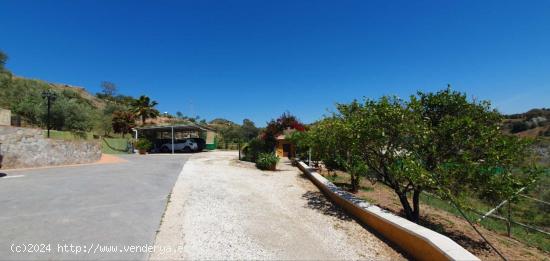 Casa con finca en Campanillas - MALAGA