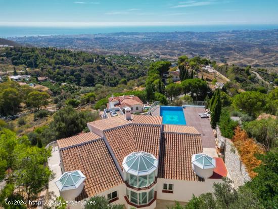 VILLA DE LUJO CON PISCINA INFINITY EN MIJAS - MALAGA