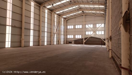 Nave comercial 1000 m2 en Poligono de La Grela. - A CORUÑA