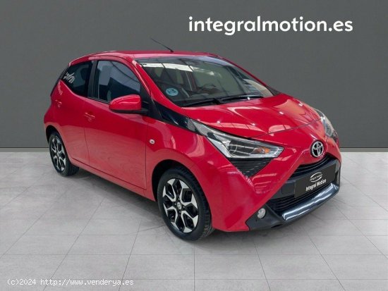 Toyota Aygo 1.0 70 x-play - 