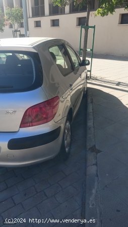 Peugeot 307 XR HDI 90 CV de 2004 con 103.222 Km por 4.600 EUR. en Toledo