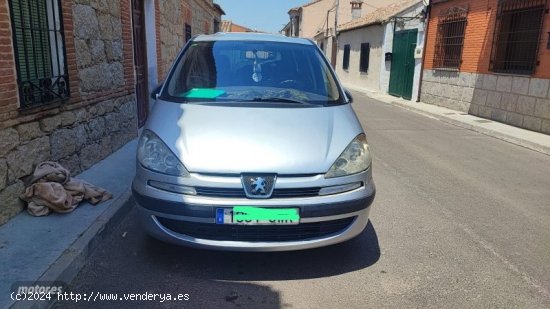 Peugeot 807 Coche en buen estado de 2004 con 290.000 Km por 2.000 EUR. en Toledo