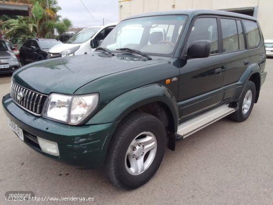 Toyota Land Cruiser 3.0 D4-D 163 CV 7 PLAZAS. de 2001 con 299.000 Km por 11.000 EUR. en Murcia