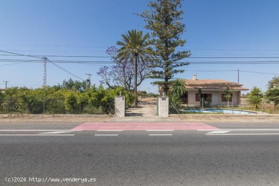 ESPECTACULAR CHALET EN LA CARRETERA DE SANTA POLA - ALICANTE