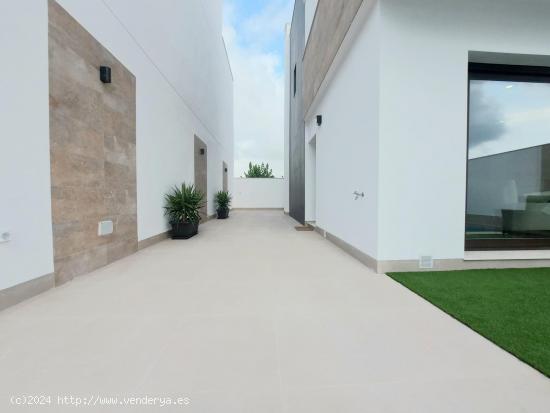 VILLAS DE OBRA NUEVA EN SAN PEDRO DEL PINATAR - MURCIA