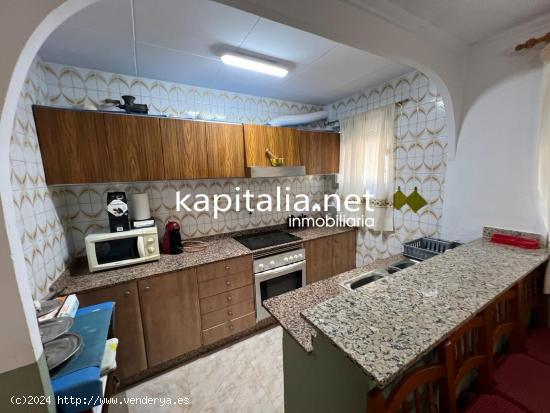 CASA DE CAMPO CON TERRENO, PISCINA Y LUZ, A LA VENTA EN XATIVA - VALENCIA