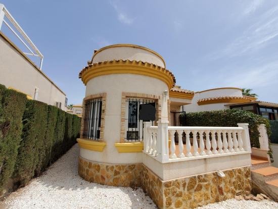 PRECIOSO BUNGALOW DE REESTRENO EN URBANIZACION LA HERRADA - ALICANTE