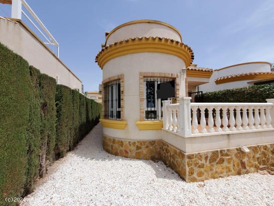 PRECIOSO BUNGALOW DE REESTRENO EN URBANIZACION LA HERRADA - ALICANTE