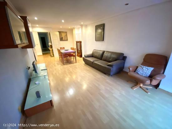 FABULOSO APARTAMENTO EN EL CENTRO DE TORREVIEJA, IDEAL PARA VIVIR TODO EL AÑO - ALICANTE