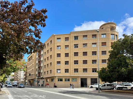  SE VENDE PISO MUY AMPLIO EN ENSANCHE DE PAMPLONA - NAVARRA 