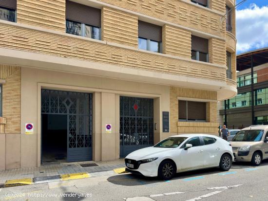 SE VENDE PISO MUY AMPLIO EN ENSANCHE DE PAMPLONA - NAVARRA