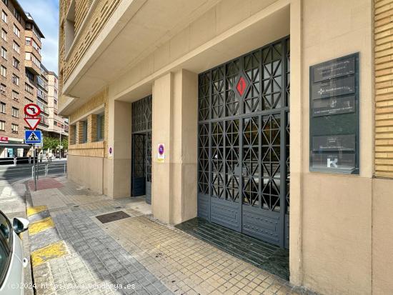 SE VENDE PISO MUY AMPLIO EN ENSANCHE DE PAMPLONA - NAVARRA