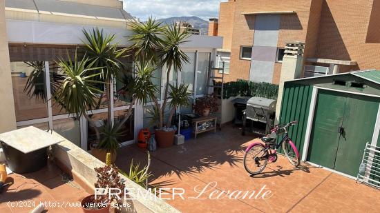 SE VENDE ÁTICO DUPLEX CON GRAN TERRAZA Y VISTAS AL MAR - ALICANTE