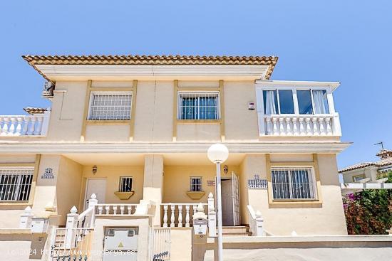 Adosado en Residencial La Torre (Torrevieja) - ALICANTE