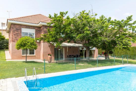 Chalet independiente con piscina en Cuarte de Huerva - ZARAGOZA