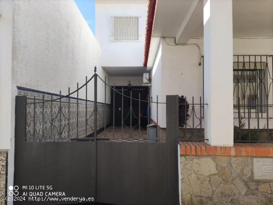 Amplia y luminosa vivienda en zona residencial tranquila y rodeada de todo tipo de servicios... - CA