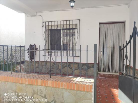 Amplia y luminosa vivienda en zona residencial tranquila y rodeada de todo tipo de servicios... - CA