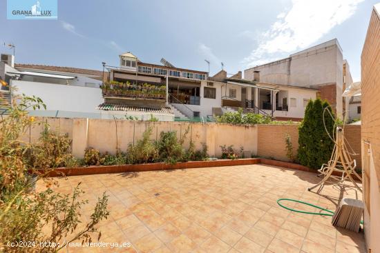 Vivienda Independiente en Planta Baja con Amplio Patio y Terraza - GRANADA