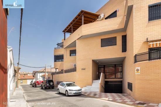 Vivienda Independiente en Planta Baja con Amplio Patio y Terraza - GRANADA