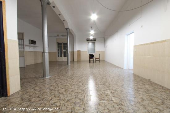 Local comercial en Avenidas - BALEARES