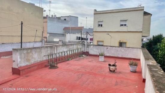 CASA CON 80 METROS DE TERRAZA , MAGNIFICA UBICACIÓN, EN EL AGRIMENSOR!! - CADIZ