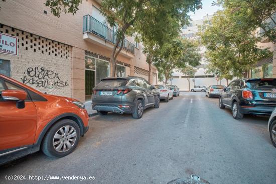 Se vende local comercial - CADIZ