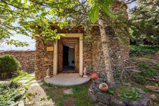 Cortijo en el valle del Poqueira con impresionantes vistas - GRANADA