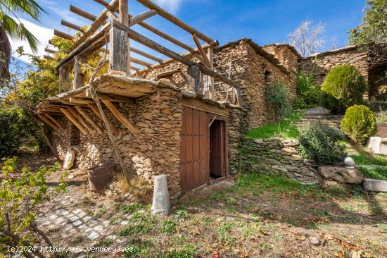 Cortijo en el valle del Poqueira con impresionantes vistas - GRANADA