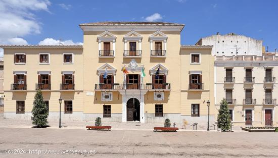 MAGNIFICO PISO EN MOTRIL CON GARAJE - GRANADA