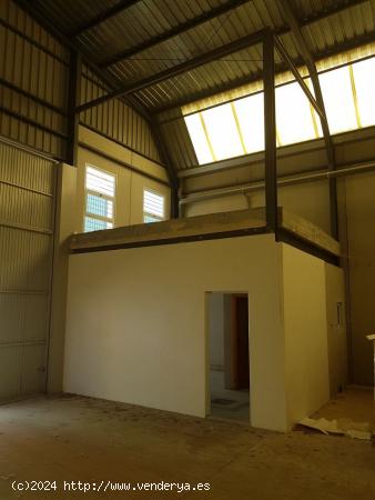 SE VENDE NAVE  INDUSTRIAL EN POLIGONO LOS POLVORINES - MURCIA